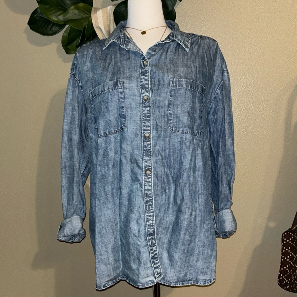 Button Down Chambray Top GUC Size M
